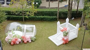 Crianças brincando em festa Carrousel